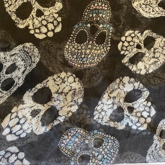 Women’s black and white crystal and floral skull scarf. - Picture 3 of 7